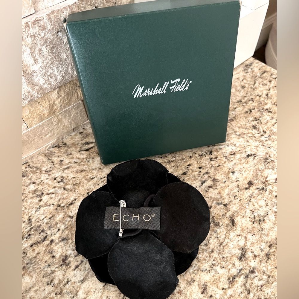 Rare!!  Echo Velvet Rose Brooch in Original Marshall Field’s Gift Box - Picture 5 of 5